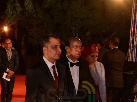 توافد النجوم علي السجادة الحمراء لمهرجان القاهرة السينمائي توافد النجوم علي السجادة الحمراء لمهرجان القاهرة السينمائي