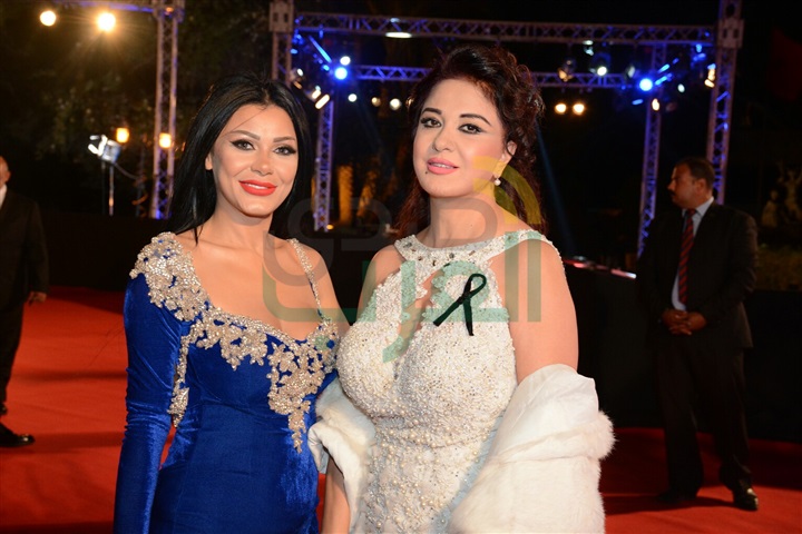 توافد النجوم علي السجادة الحمراء لمهرجان القاهرة السينمائي توافد النجوم علي السجادة الحمراء لمهرجان القاهرة السينمائي