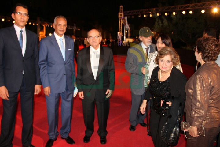 توافد النجوم علي السجادة الحمراء لمهرجان القاهرة السينمائي توافد النجوم علي السجادة الحمراء لمهرجان القاهرة السينمائي