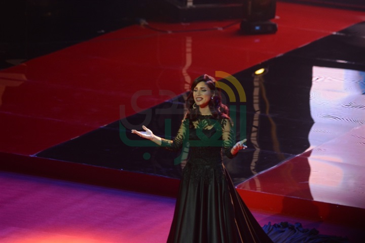 توافد النجوم علي السجادة الحمراء لمهرجان القاهرة السينمائي توافد النجوم علي السجادة الحمراء لمهرجان القاهرة السينمائي