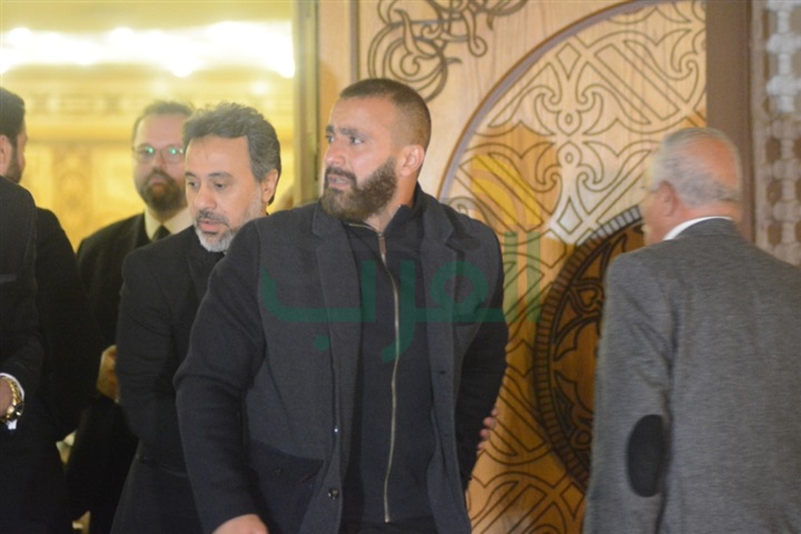 بالصور.. النجوم فى عزاء محمود عبد العزيز بالصور.. النجوم فى عزاء محمود عبد العزيز