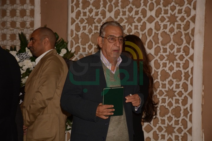بالصور.. النجوم فى عزاء محمود عبد العزيز بالصور.. النجوم فى عزاء محمود عبد العزيز