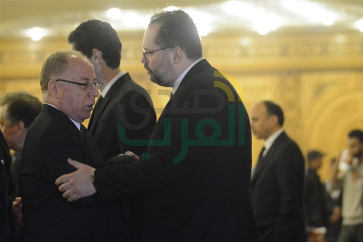 بالصور.. النجوم فى عزاء محمود عبد العزيز بالصور.. النجوم فى عزاء محمود عبد العزيز