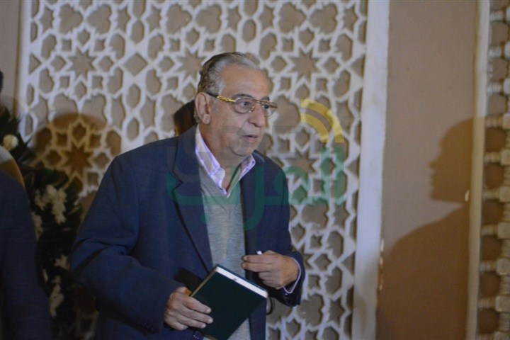 بالصور.. النجوم فى عزاء محمود عبد العزيز بالصور.. النجوم فى عزاء محمود عبد العزيز