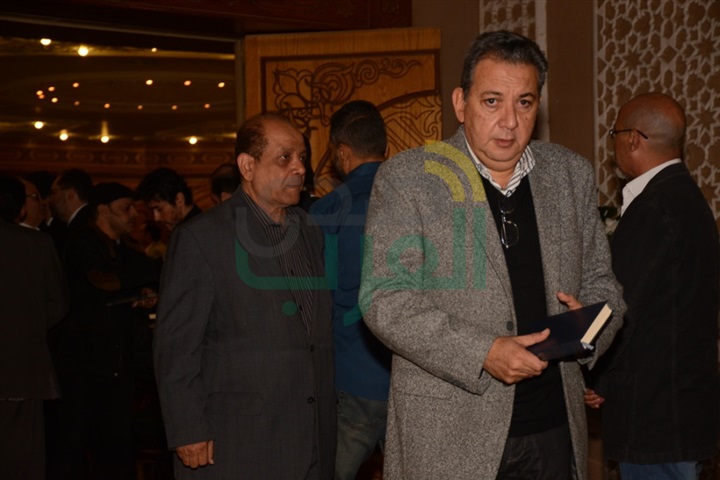 بالصور.. النجوم فى عزاء محمود عبد العزيز بالصور.. النجوم فى عزاء محمود عبد العزيز