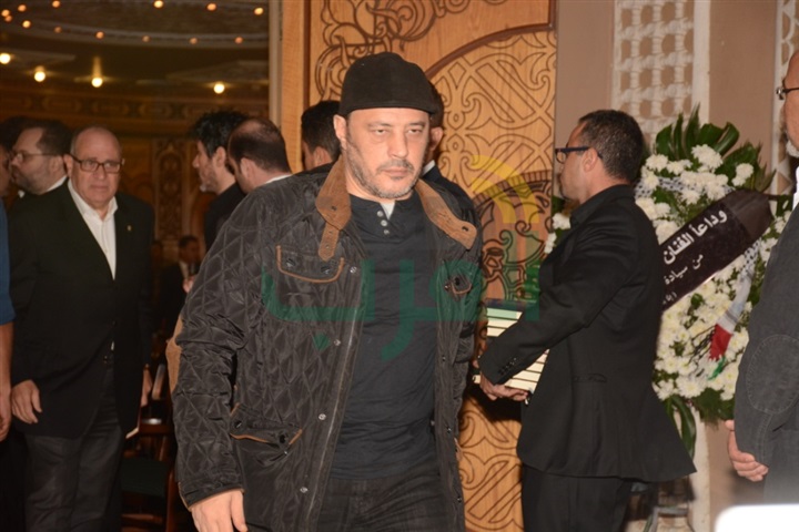 بالصور.. النجوم فى عزاء محمود عبد العزيز بالصور.. النجوم فى عزاء محمود عبد العزيز