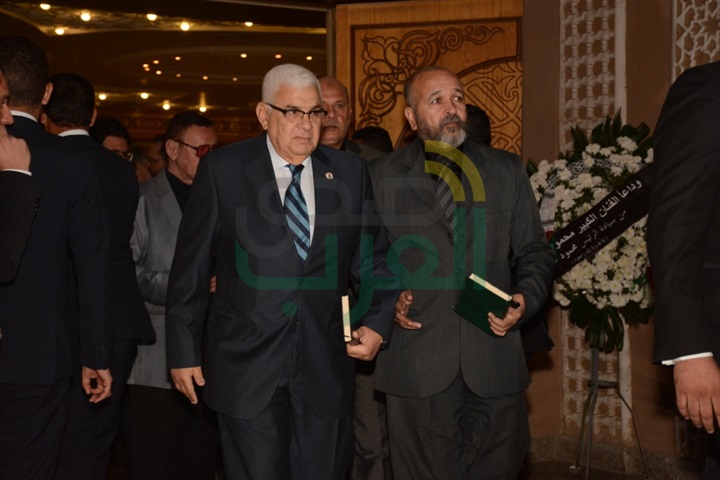 بالصور.. النجوم فى عزاء محمود عبد العزيز بالصور.. النجوم فى عزاء محمود عبد العزيز