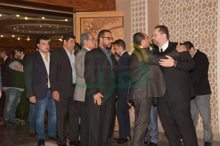 بالصور.. النجوم فى عزاء محمود عبد العزيز بالصور.. النجوم فى عزاء محمود عبد العزيز