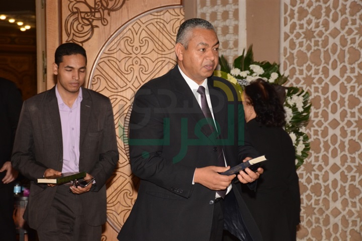 بالصور.. النجوم فى عزاء محمود عبد العزيز بالصور.. النجوم فى عزاء محمود عبد العزيز