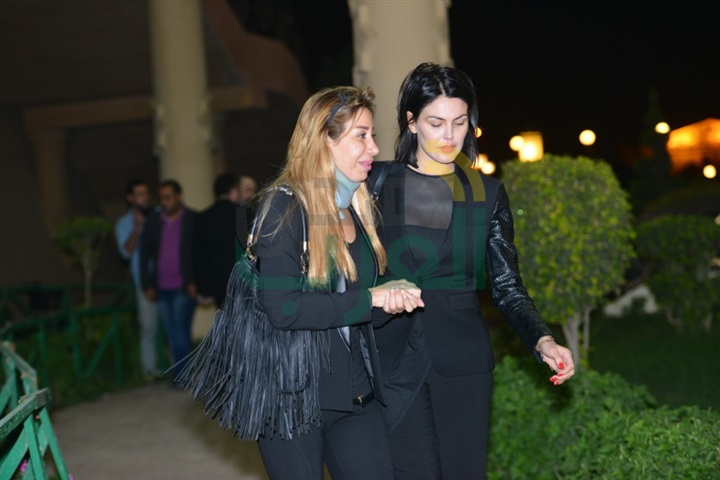 بالصور.. النجوم فى عزاء محمود عبد العزيز بالصور.. النجوم فى عزاء محمود عبد العزيز