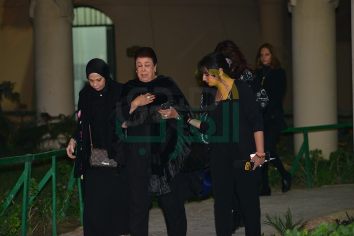 بالصور.. النجوم فى عزاء محمود عبد العزيز بالصور.. النجوم فى عزاء محمود عبد العزيز