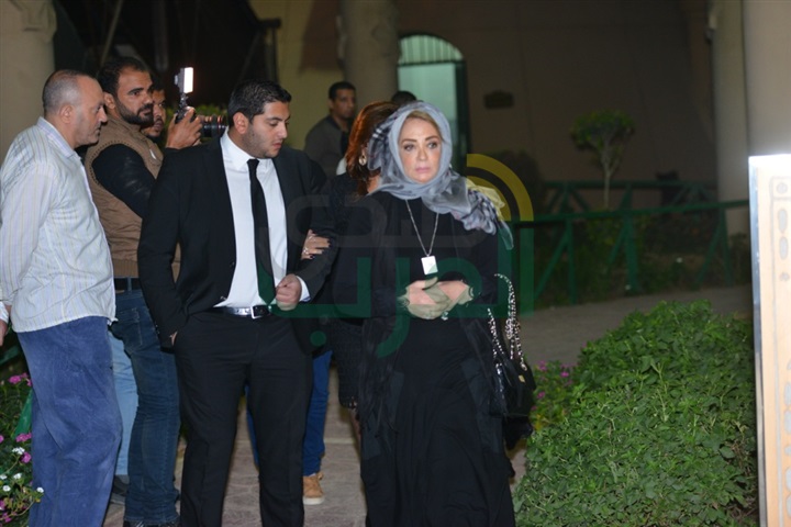 بالصور.. النجوم فى عزاء محمود عبد العزيز بالصور.. النجوم فى عزاء محمود عبد العزيز