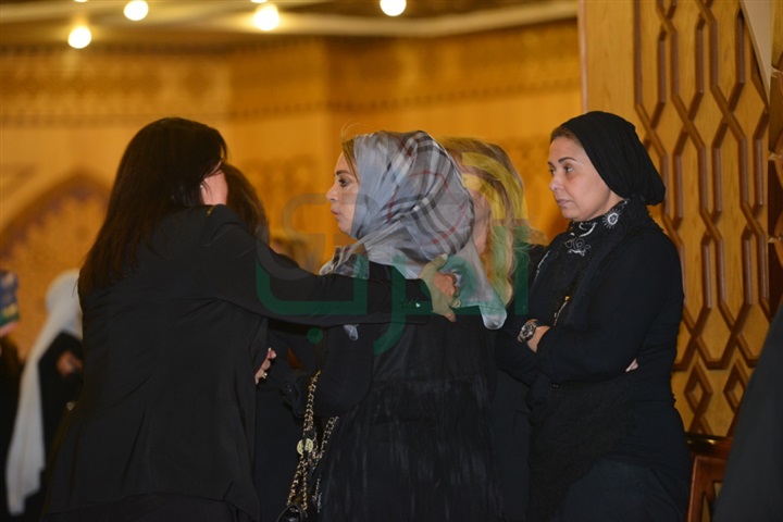 بالصور.. النجوم فى عزاء محمود عبد العزيز بالصور.. النجوم فى عزاء محمود عبد العزيز