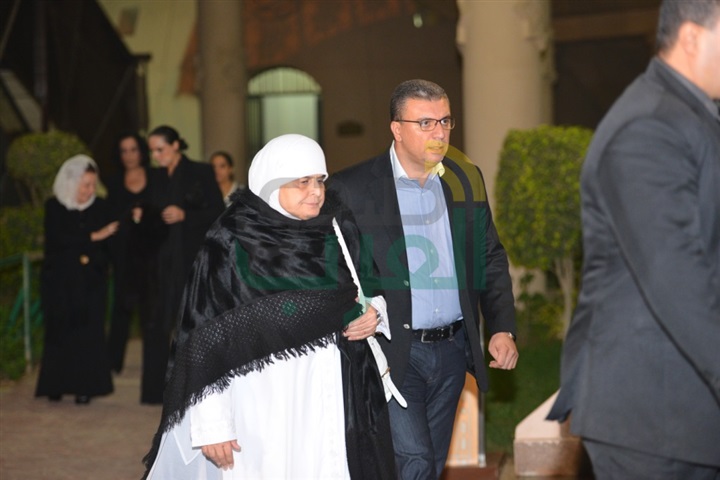 بالصور.. النجوم فى عزاء محمود عبد العزيز بالصور.. النجوم فى عزاء محمود عبد العزيز