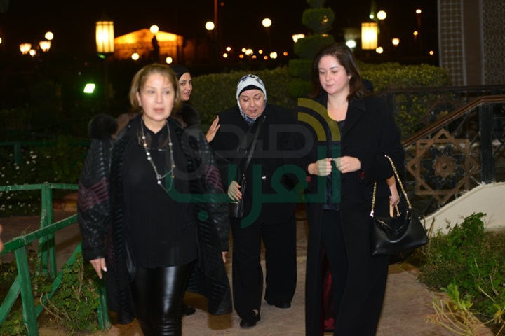 بالصور.. النجوم فى عزاء محمود عبد العزيز بالصور.. النجوم فى عزاء محمود عبد العزيز