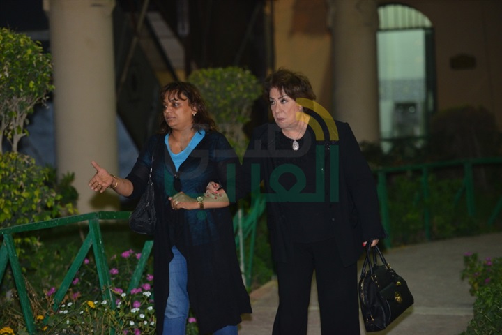 بالصور.. النجوم فى عزاء محمود عبد العزيز بالصور.. النجوم فى عزاء محمود عبد العزيز