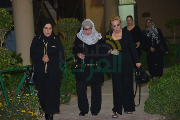 بالصور.. النجوم فى عزاء محمود عبد العزيز بالصور.. النجوم فى عزاء محمود عبد العزيز