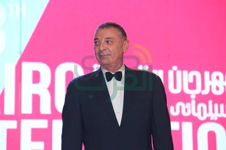 توافد النجوم علي السجادة الحمراء لمهرجان القاهرة السينمائي توافد النجوم علي السجادة الحمراء لمهرجان القاهرة السينمائي