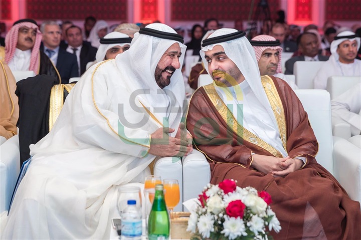 حاكم الفجيرة الإماراتية يحصل على قلادة "العربي للاستثمار والتطوير العقاري"