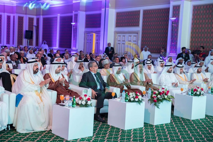 حاكم الفجيرة الإماراتية يحصل على قلادة "العربي للاستثمار والتطوير العقاري"