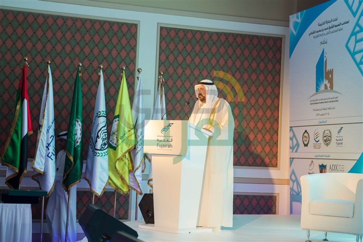 حاكم الفجيرة الإماراتية يحصل على قلادة "العربي للاستثمار والتطوير العقاري"