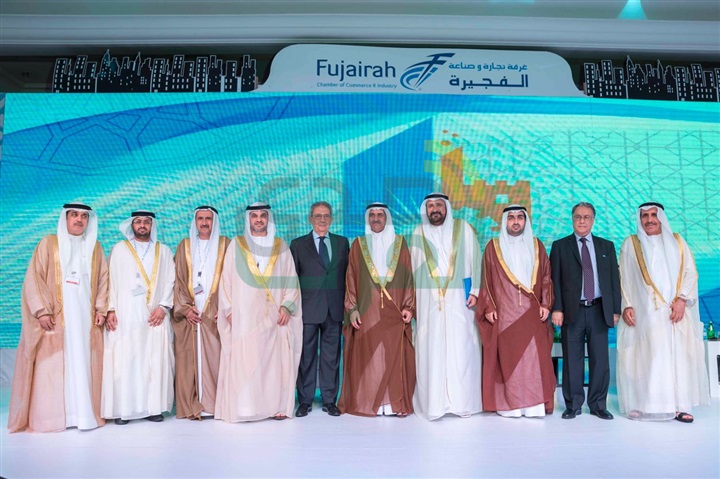 حاكم الفجيرة الإماراتية يحصل على قلادة "العربي للاستثمار والتطوير العقاري"