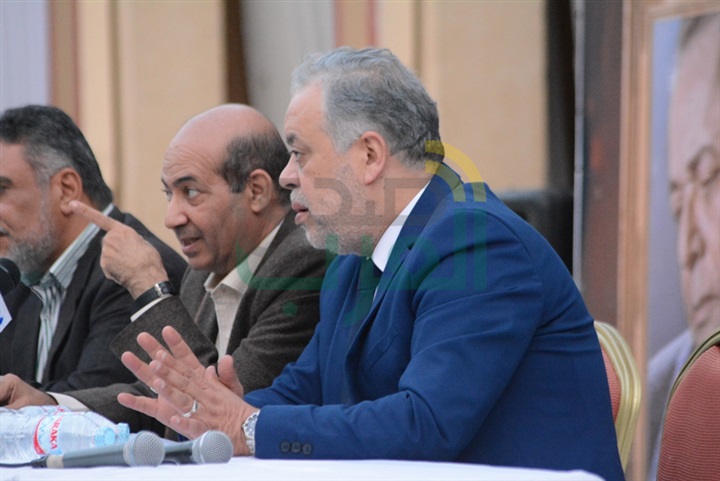  بالصور .. أمسيه حب محمود عبد العزيز بالمسرح الكشوف