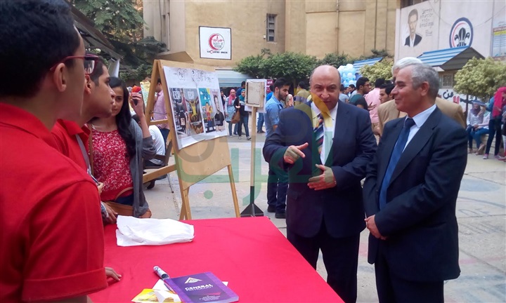 نائب رئيس جامعة بنها يتفقد كلية الطب