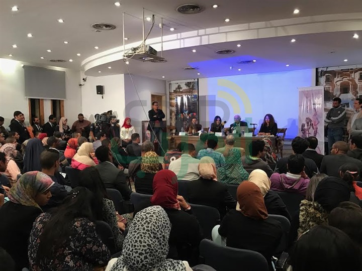 بالصور.. "الأعلى للثقافة" يعقد لقاء مفتوحا مع العالم فيكتور رزق الله