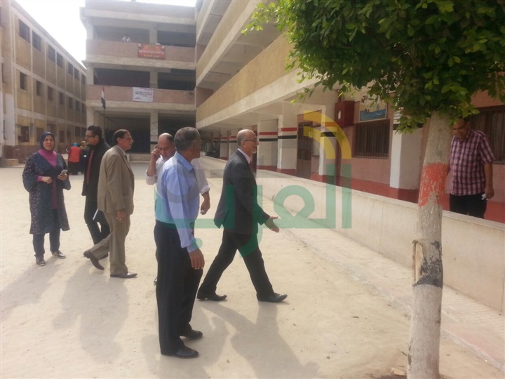 بالصور...مدير إدارة بنها يتفقد استعدادات كنترول الشهادة الاعدادية