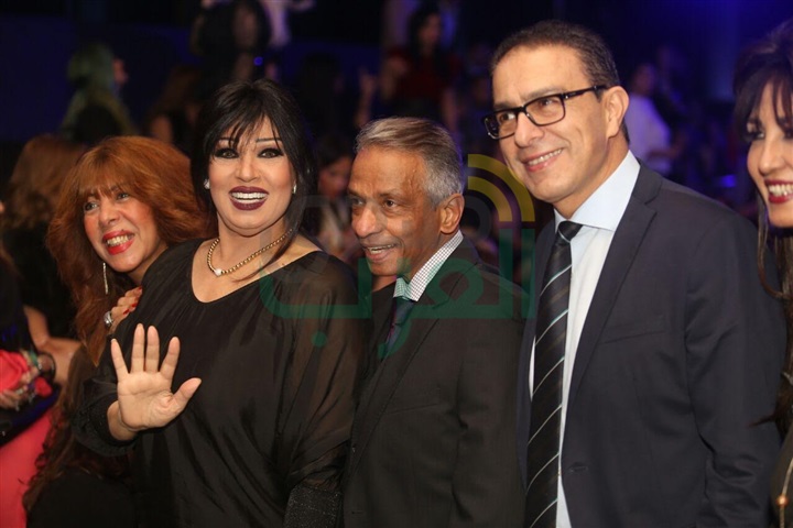 توافد الفنانين والضيوف لعرض أزياء "أحمد فايز" بأسبوع الموضة اللبناني توافد الفنانين والضيوف لعرض أزياء "أحمد فايز" بأسبوع الموضة اللبناني