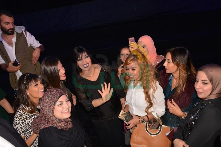 توافد الفنانين والضيوف لعرض أزياء "أحمد فايز" بأسبوع الموضة اللبناني توافد الفنانين والضيوف لعرض أزياء "أحمد فايز" بأسبوع الموضة اللبناني