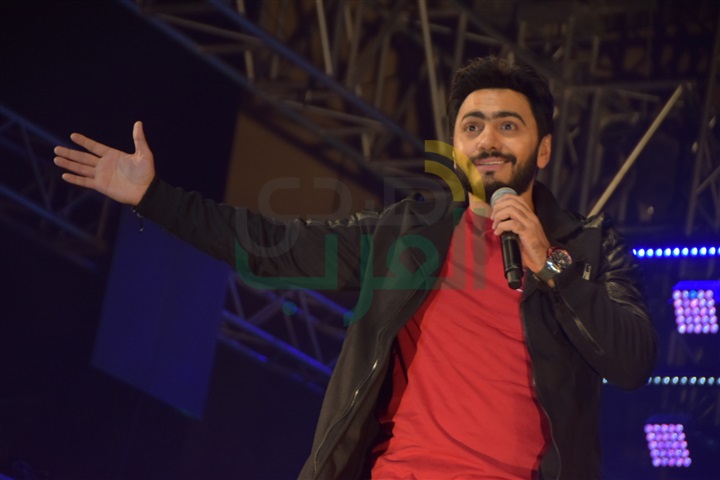بالصور.. تامر حسني يشعل حفل جامعة مصر الدولية بالصور.. تامر حسني يشعل حفل جامعة مصر الدولية