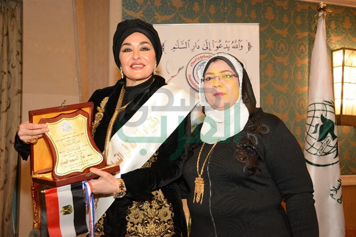 بالصور.. الصباح تحصل علي الدكتوراه الفخرية وسفيرة التسامح والسلام