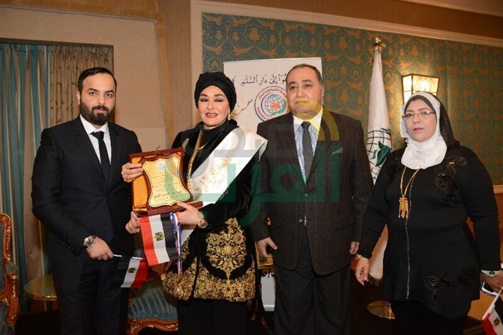 بالصور.. الصباح تحصل علي الدكتوراه الفخرية وسفيرة التسامح والسلام