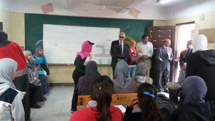 بالصور.. وكيل تعليم القليوبية في زيارة لمدارس حي غرب شبرا الخيمة 