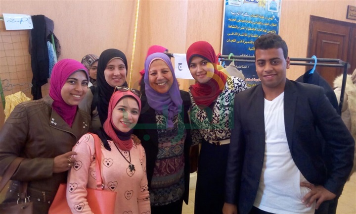 بالصور.. افتتاح معرض "ارسم بسمة" لطلاب تربية بنها