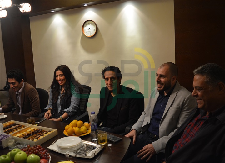 بالصور.. صادق الصبّاح يستضيف أبطال مهرجان نقابة الممثلين