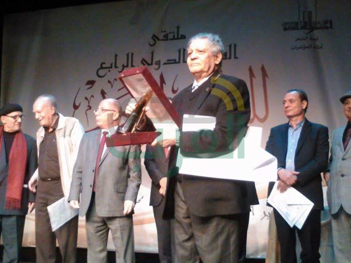 أبو سنة يحصد جائزة الملتقى الدولى الرابع للشعر العربى