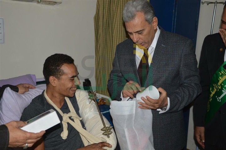 بالصور.. جابر نصار يزور " المعادى العسكرى"