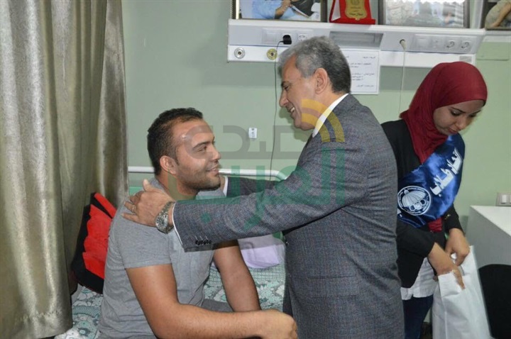 بالصور.. جابر نصار يزور " المعادى العسكرى"