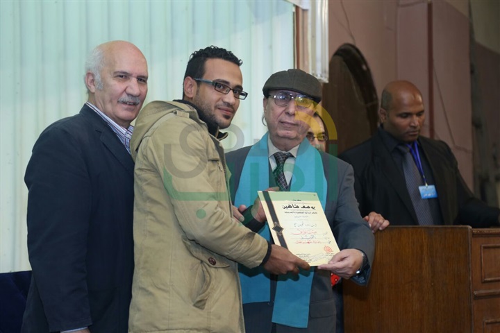بالصور.. تكريم نجوم الفن بمهرجان يوسف شاهين للأفلام الروائية القصيرة بالصور.. تكريم نجوم الفن بمهرجان يوسف شاهين للأفلام الروائية القصيرة
