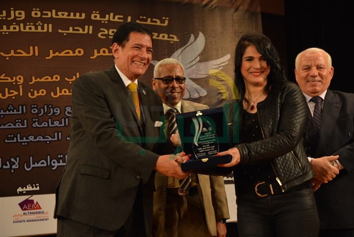 بالصور .. "عبد الحافظ وميرنا وسناء" ابرز المكرمين من فنانين وسفراء مؤتمر مصر الحب والسلام الثاني بالصور .. "عبد الحافظ وميرنا وسناء" ابرز المكرمين من فنانين وسفراء مؤتمر مصر الحب والسلام الثاني