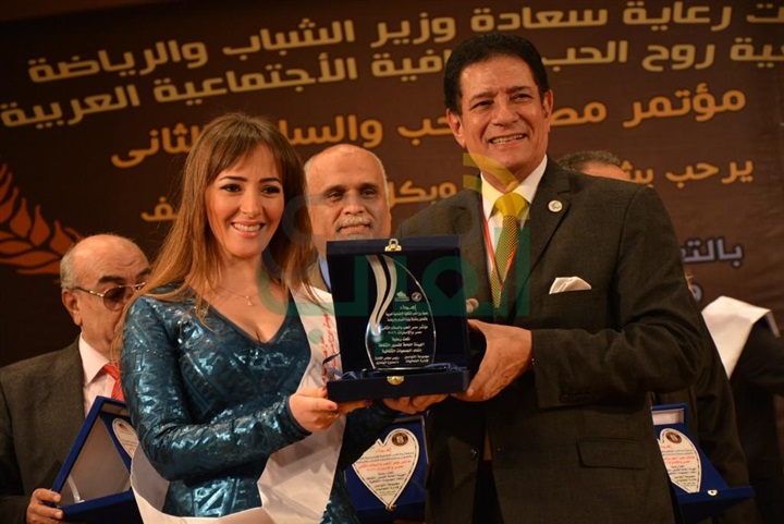 بالصور .. "عبد الحافظ وميرنا وسناء" ابرز المكرمين من فنانين وسفراء مؤتمر مصر الحب والسلام الثاني بالصور .. "عبد الحافظ وميرنا وسناء" ابرز المكرمين من فنانين وسفراء مؤتمر مصر الحب والسلام الثاني