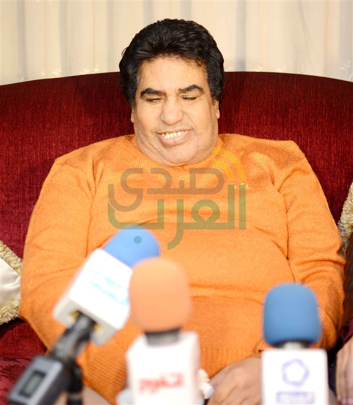 بالصور.. حمادة هلال يزور أحمد عدوية ويهديه باقة زهور ويقبل رأسه بالصور.. حمادة هلال يزور أحمد عدوية ويهديه باقة زهور ويقبل رأسه