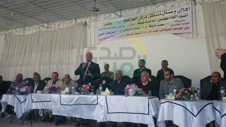بالصور رئيس هيئة سكك حديد مصر يلتقي بالعاملين بورش أبي زعبل
