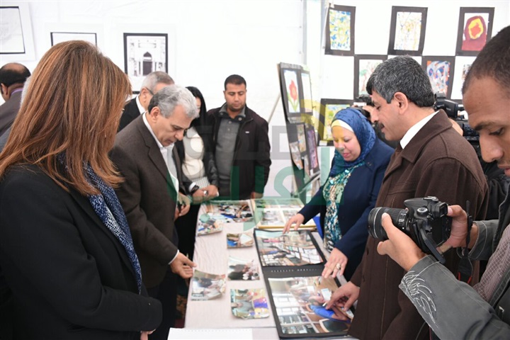  بالصور.. جابر نصار يكرم أول عميد من متحدي الإعاقة