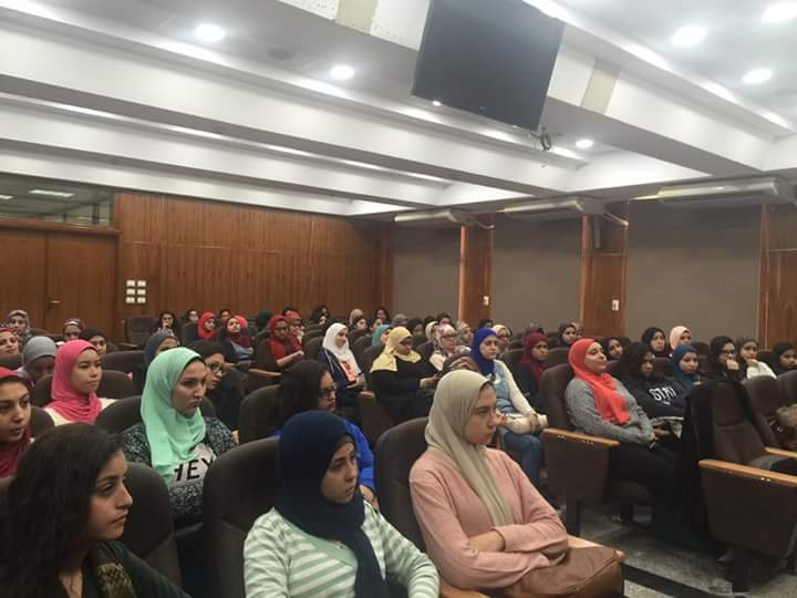 بالصور.. إعلام القاهرة تدرب طلابها كيفيه الكتابة لموسوعة "ويكيبيديا"