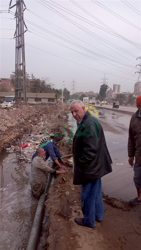 بالصور.. هبوط أرضى يؤدى لانفجار خط مياه بشبرا