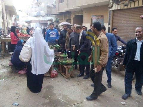 صور...رئيس مدينة الخصوص يقود حملة اشغالات